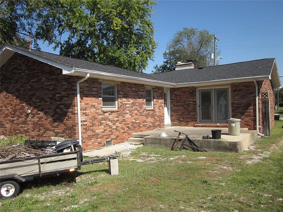 2nd image of 116 N Main St