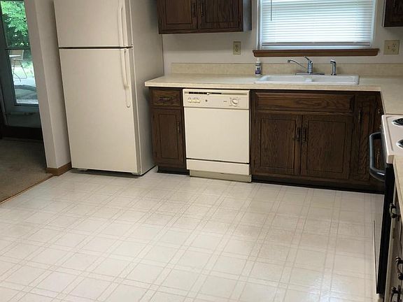 5th image of 358 Twilight Dr APT 1