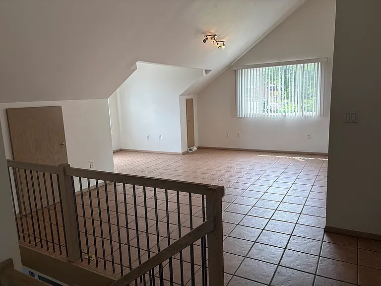 225 Tasso St — Photo 4