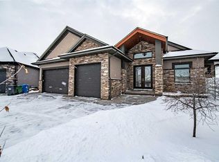 32 NE Sawyer Close, Red Deer, AB T4R 0M5