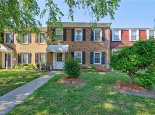 5207 Clover Hill Dr, Portsmouth, VA 23703