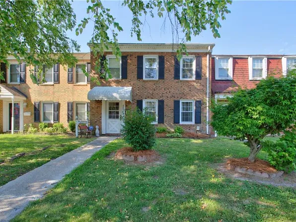 5207 Clover Hill Dr, Portsmouth, VA 23703