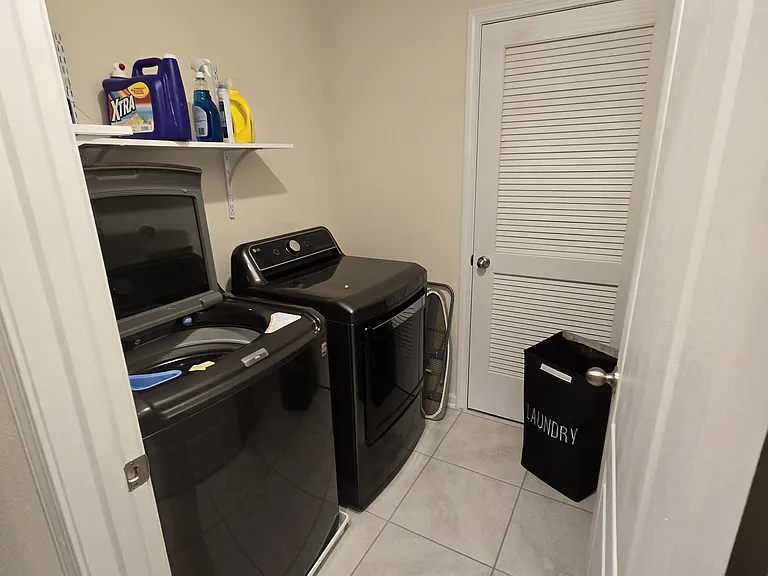 240 Pasadena Dr — Photo 22
