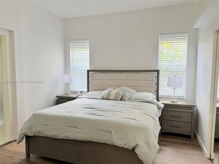1074 Bluewood Ter — Photo 16