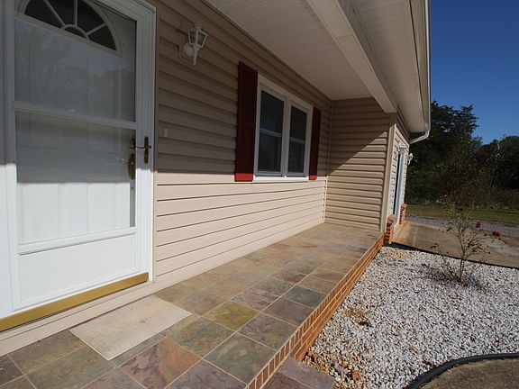 3rd image of 708 Beech St