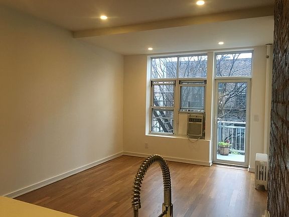 4th image of 218 E 84th St #5D