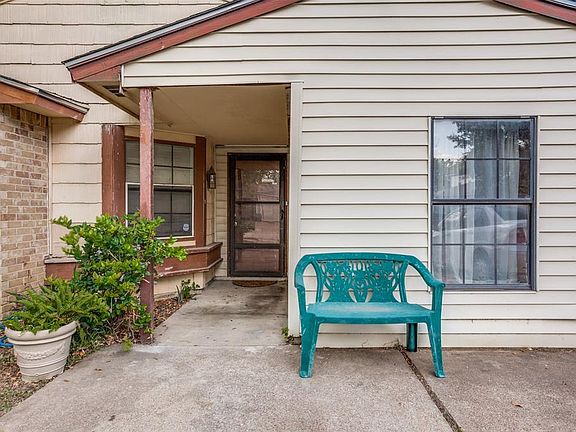3rd image of 2105 Sharpshire Ln
