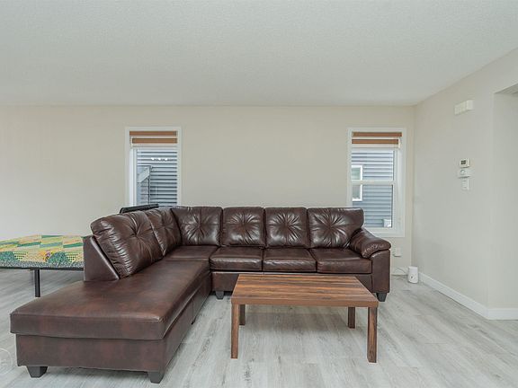 4th image of 2122 52a St SW