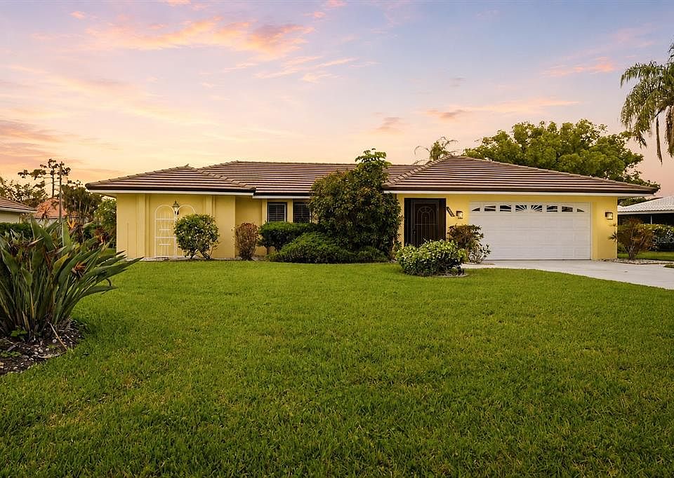 1st image of 450 RUBENS DRIVE E