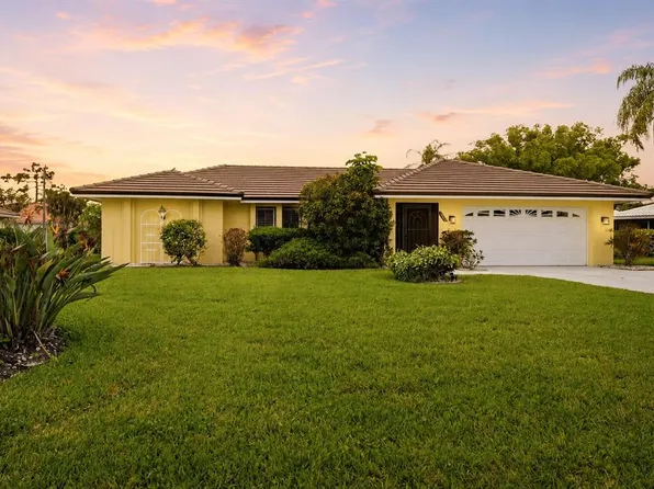 450 Rubens Dr E, Nokomis, FL 34275