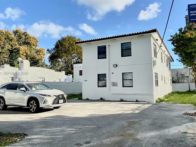 584 NW 30th St #3 — Photo 9