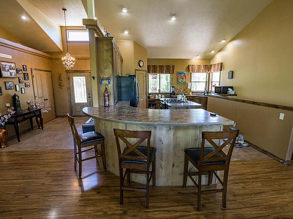 4th image of 592 Bass Ln