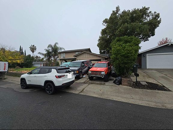 3rd image of 8223 Longden Cir