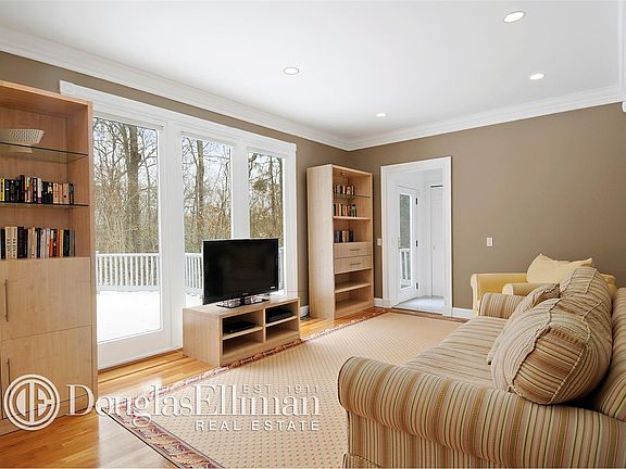 5th image of 66 Northside Dr