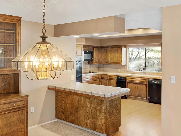 7808 Selkirk Dr — Photo 10