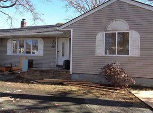 1453 E Forks Rd, Bay Shore, NY 11706