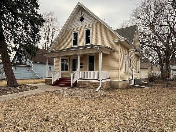 2nd image of 613 Locust St