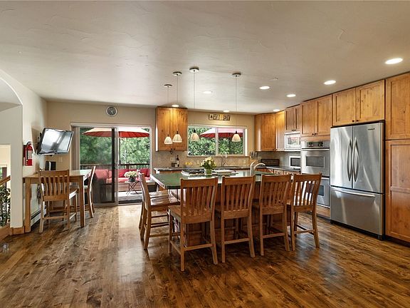 3rd image of 761 Eagle Dr