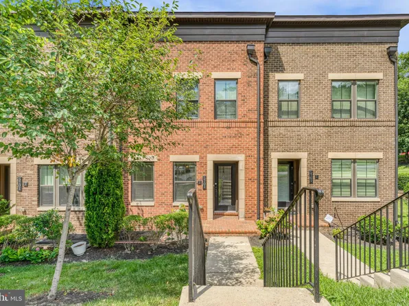 5701 11th St N APT 2, Arlington, VA 22205