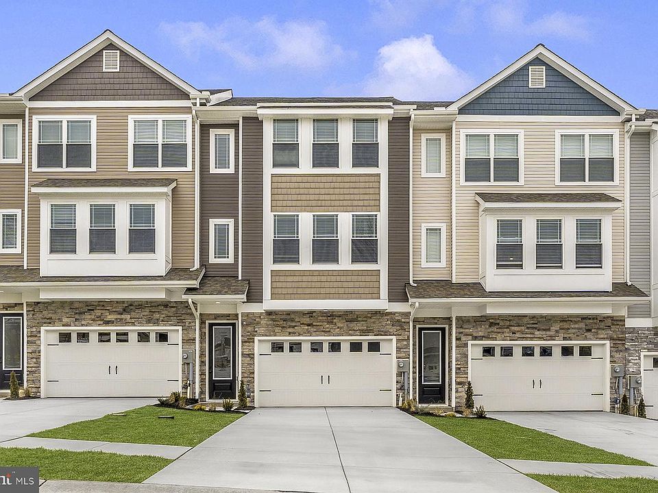1st image of 535 Bartholomew Dr