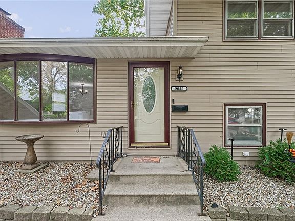 4th image of 2035 E Dickinson Ave
