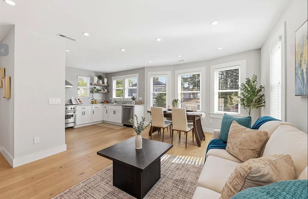 2 bed, 1000 sqft, $4,500 — Photo 2