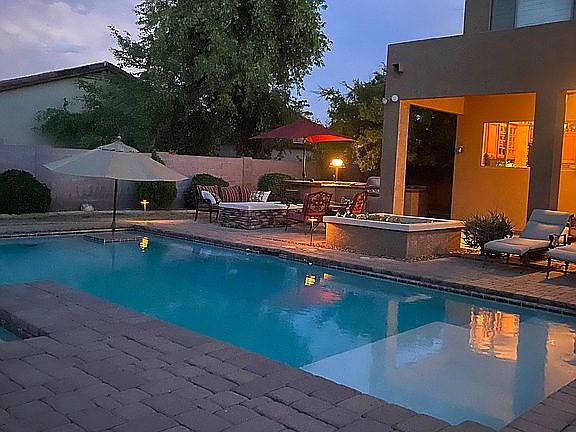 outdoor kitchen/bar/firepit 