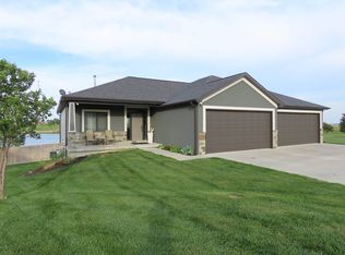 121 Snow Valley Cir, Palmyra, NE 68418