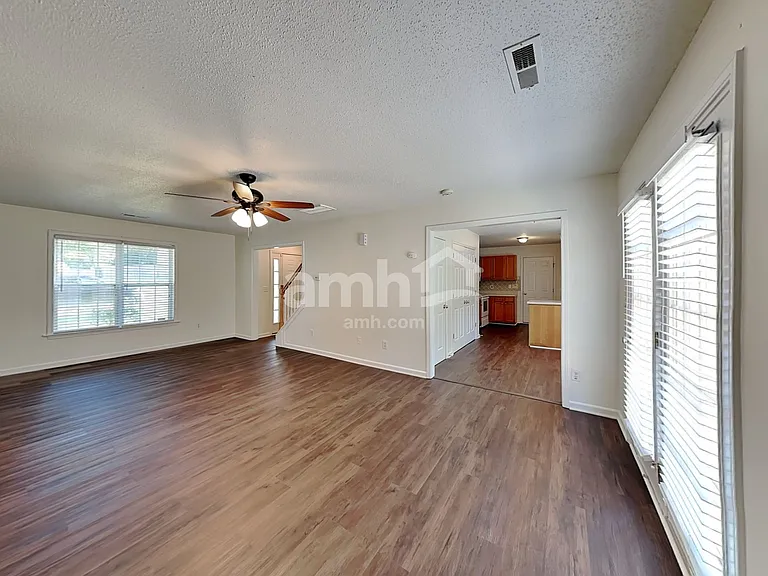 60 Falcon Ct — Photo 7