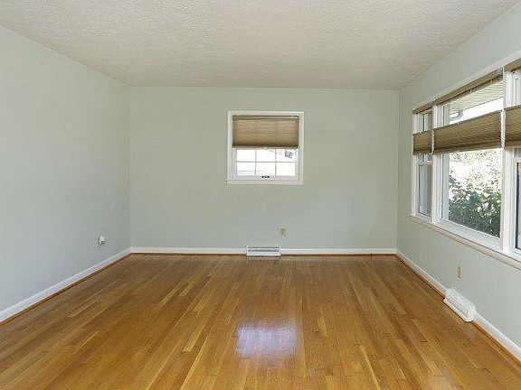 3rd image of 626 Anniston Dr