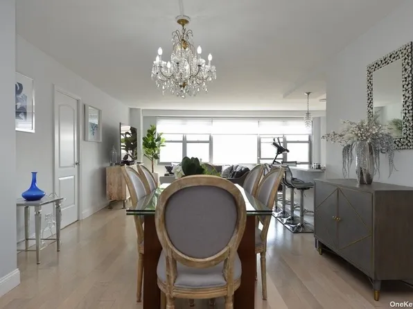 61-20 Grand Cent Parkway image 8 of 32