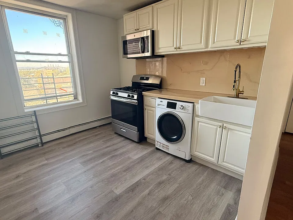 168 Clinton Ave #16