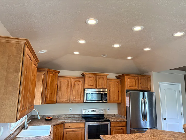 574 E 200 N — Photo 12