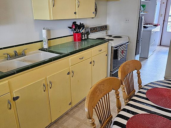3rd image of 1011 S Puerco Dr #2