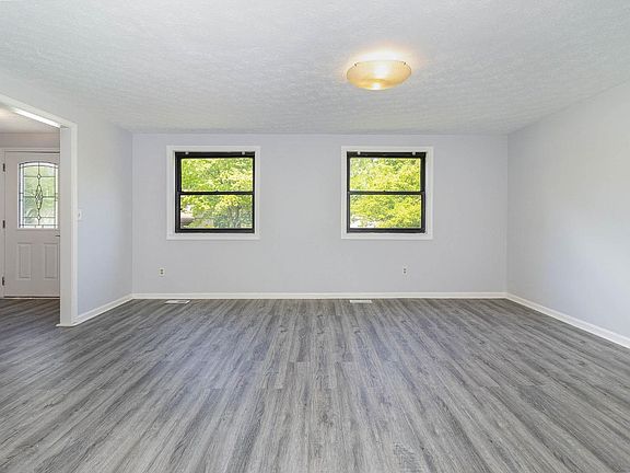 5th image of 3855 Wood Trail Dr