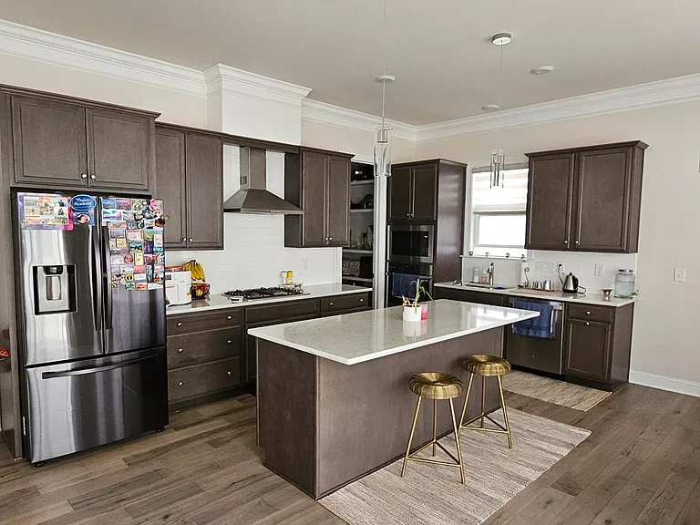 204 Cotten Dr — Photo 2