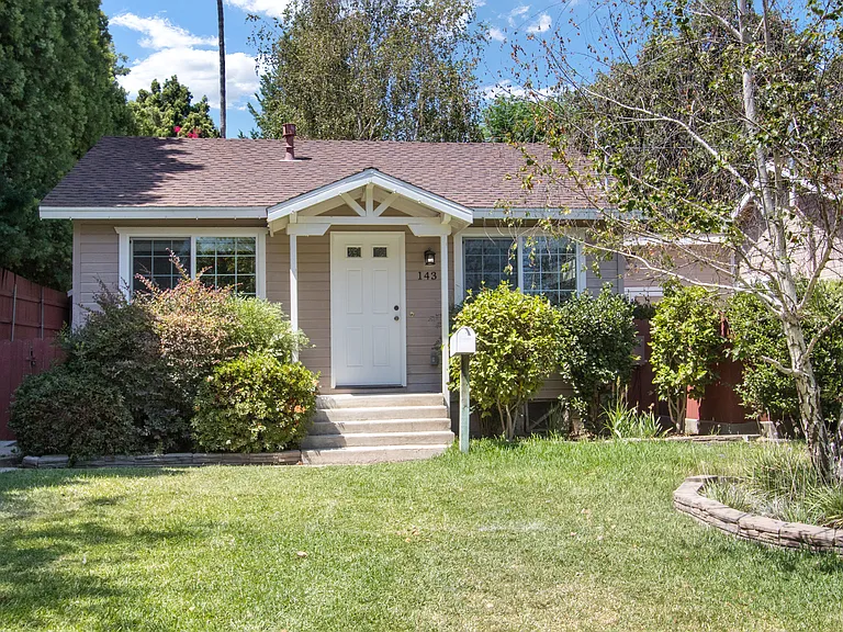 143 Esperanza Ave — Photo 2