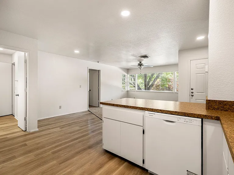 Amanda Place Apartments — Photo 61