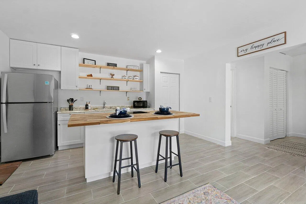 1 bed, 1.0 bath, 1676 sqft, $2,500 — Photo 2