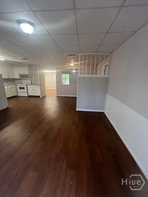 2 bed, 1.0 bath, 820 sqft, $1,300 — Photo 2