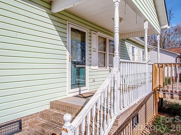 3rd image of 305 Keller St