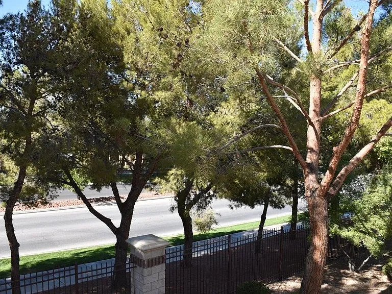 950 Ven Mls #523 — Photo 23