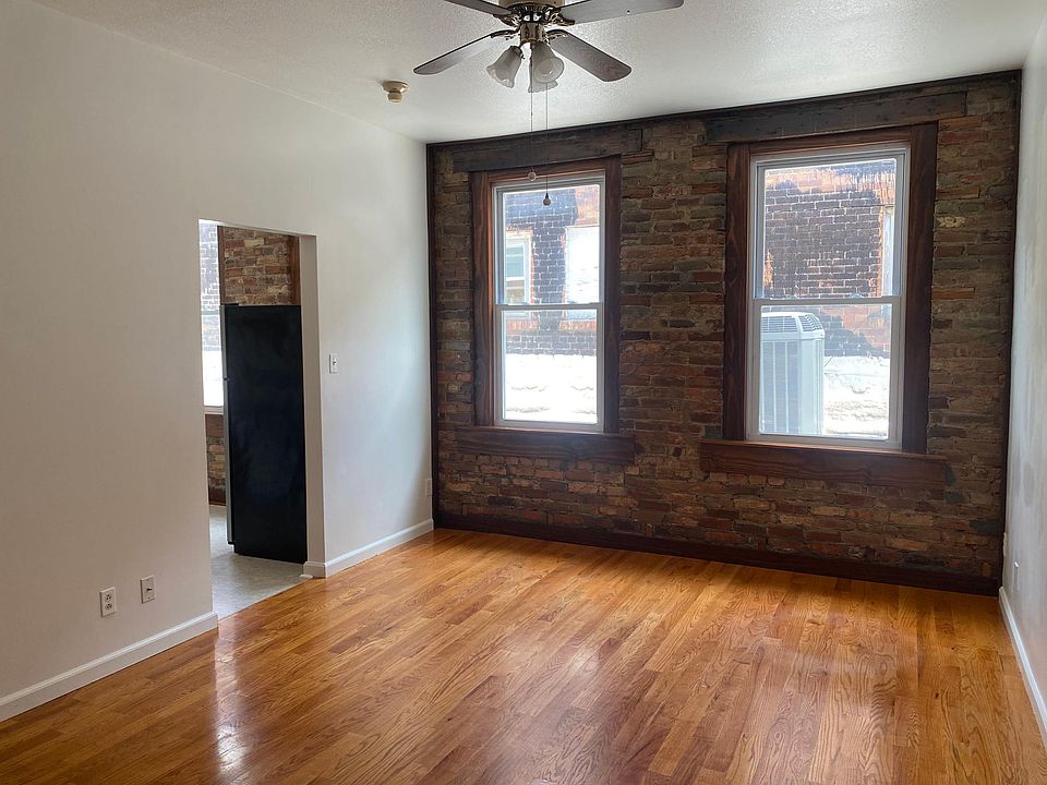 1st image of 101 E Harrison St APT 4