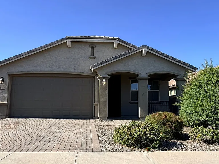 41320 W Palmyra Ln — Photo 1