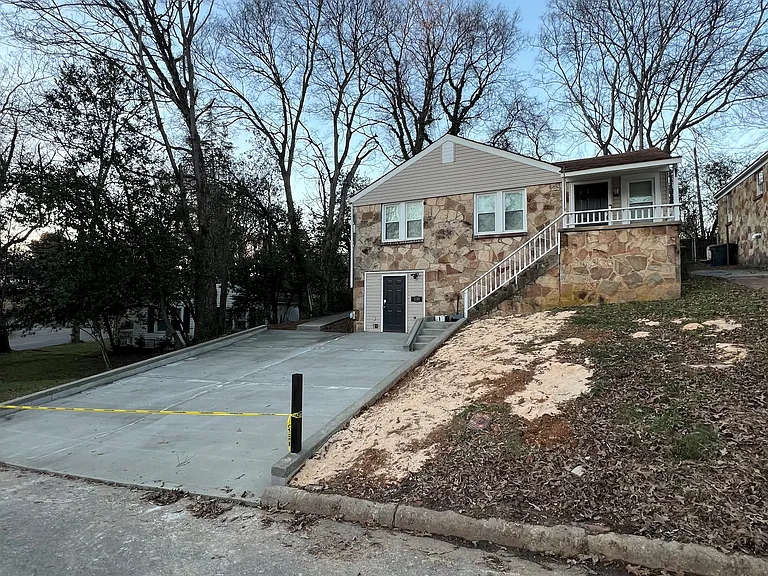 330 Edgewood Dr — Photo 1