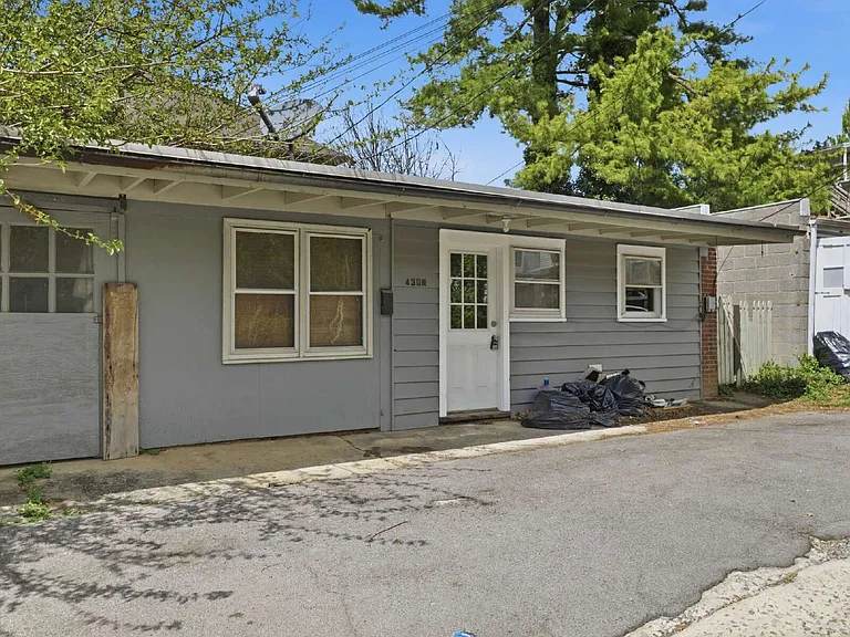 430R N Locust St — Photo 12