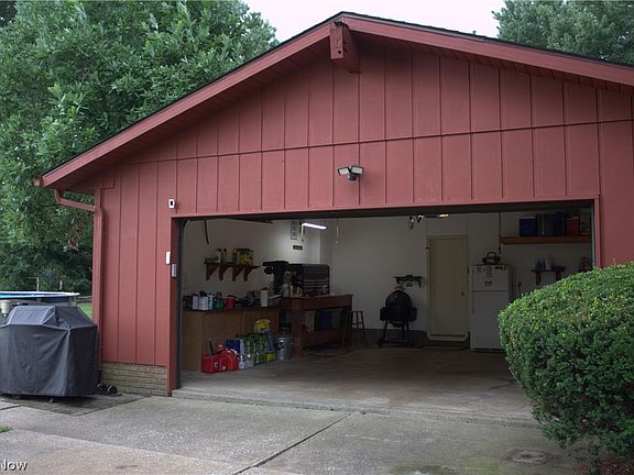 4th image of 11650 Streamview Ave NW