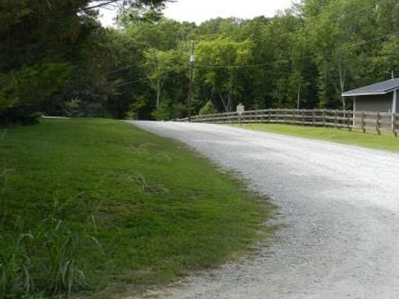 Exterior Neighborhood (street photo)