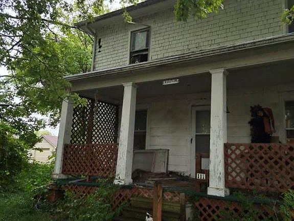 4th image of 111 S Oak St