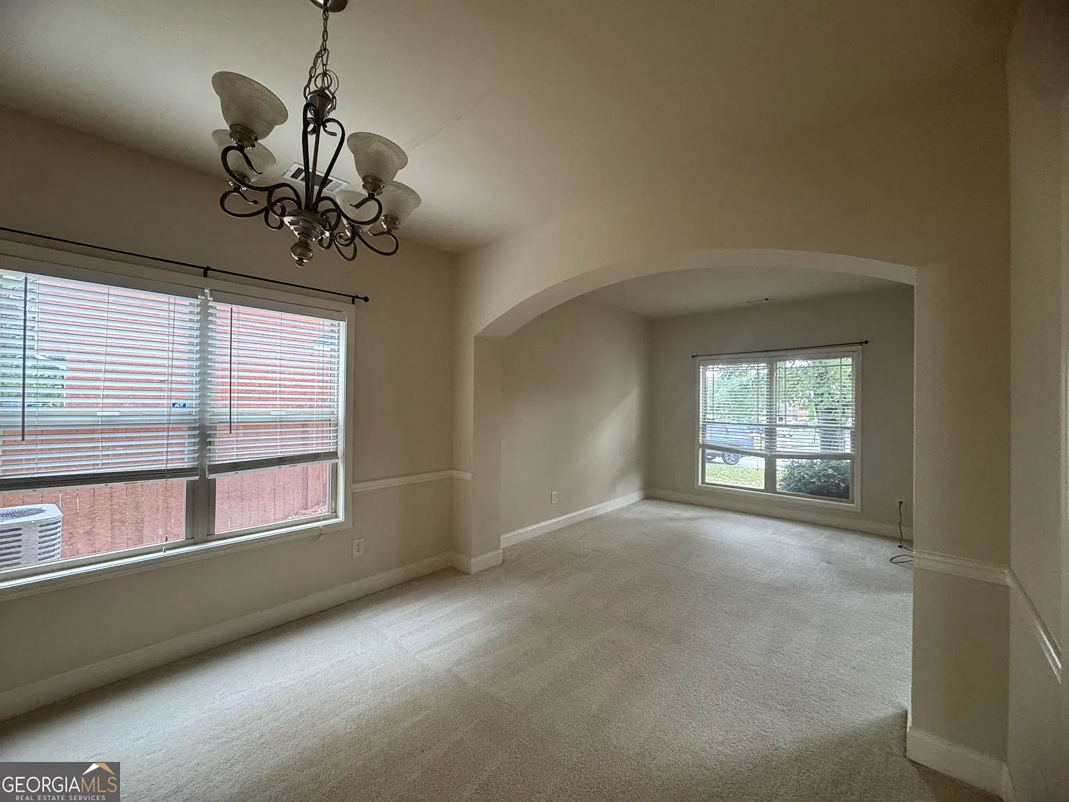 4 bed, 2.5 bath, 2713 sqft, $2,700 — Photo 3